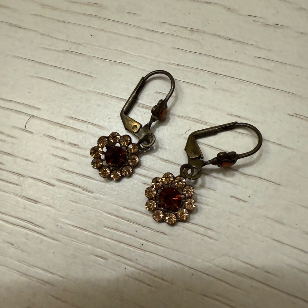 Elegant Floral Drop Earrings in Gold and Brown